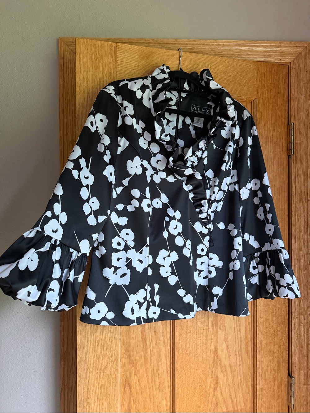 Alex Evenings Floral Ruffle Neck Blouse Black White Floral Flare Sleeve L